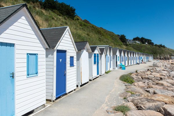 Quels conseils pour louer une maison de vacances en Bretagne avec des cours de cuisine et des excursions en mer?